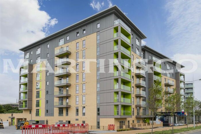 2 Bedroom Flat To Rent In Lakeside Drive, Park Royal, London, NW10
