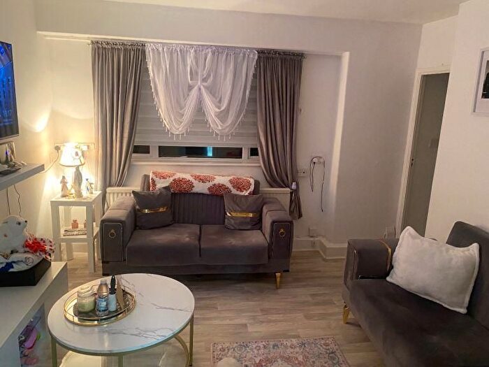 1 Bedroom Flat To Rent In Circular Road, Tottenham, London, N17