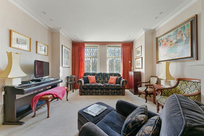 3 Bedroom Flat To Rent In The Orchard, W4