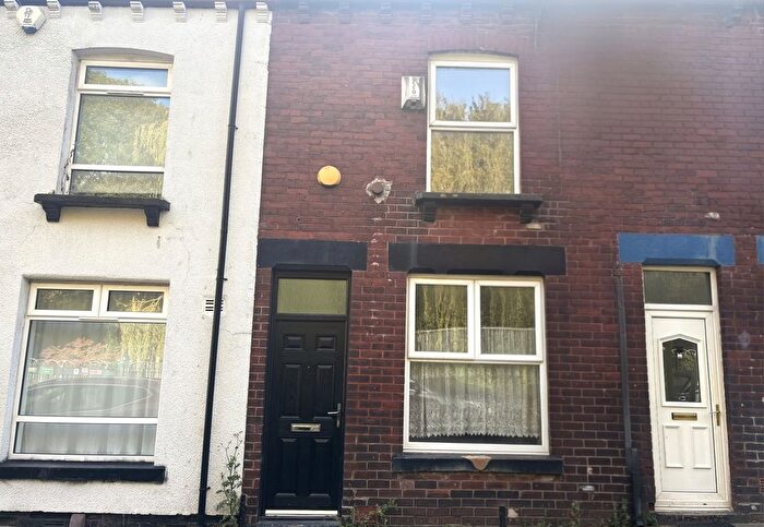 Terraced House To Rent In Tennis Street, Bolton, BL1