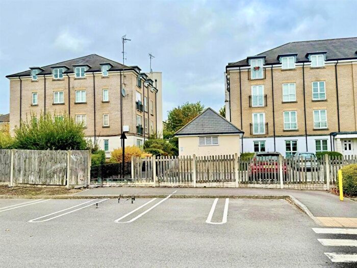 2 Bedroom Apartment To Rent In Tudor Way, Knaphill, GU21
