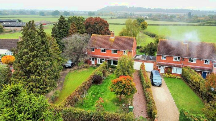 3 Bedroom Semi-Detached House For Sale In Corsend Road, Hartpury, GL19