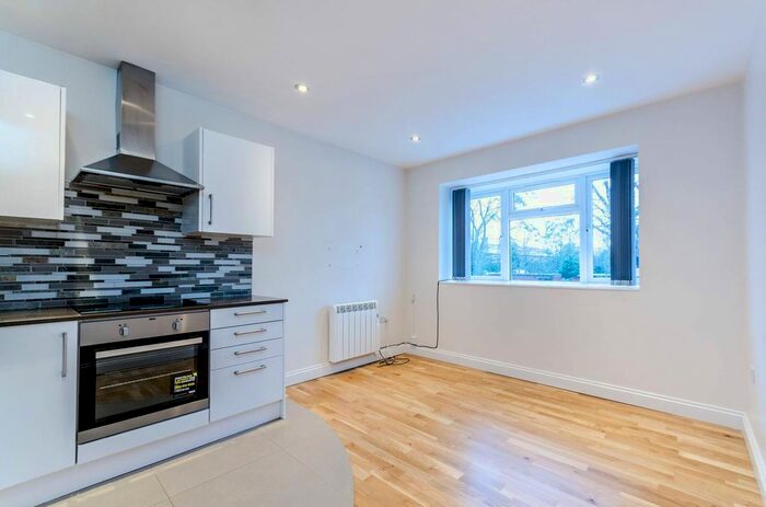 2 Bedroom Flat To Rent In Mitcham Road, Mitcham, Croydon, CR0