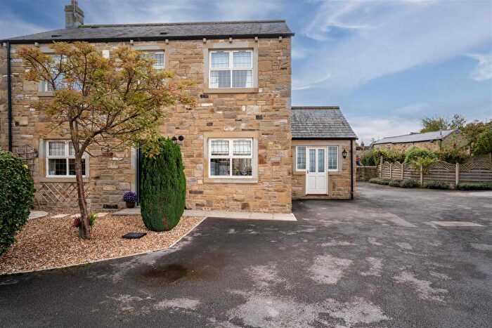 4 Bedroom Link Detached House For Sale In Sedgegarth, Thorner, Leeds, LS14