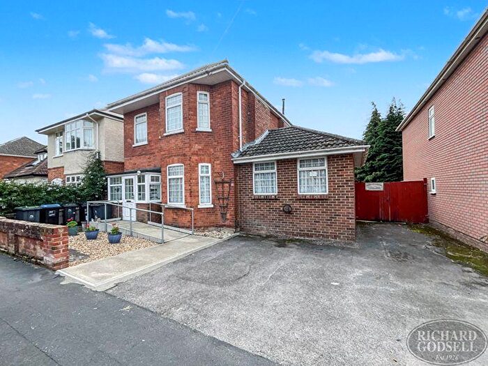 4 Bedroom Detached House For Sale In Christchurch, BH23