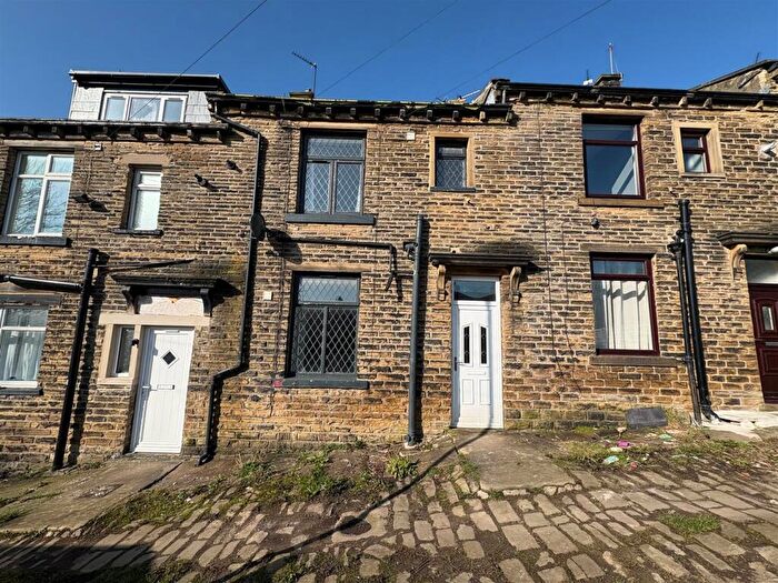 1 Bedroom Terraced House For Sale In Chapel Terrace, Thornton, Bradford, BD13