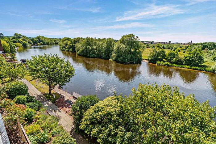 2 Bedroom Apartment For Sale In Dee Banks, Chester, CH3