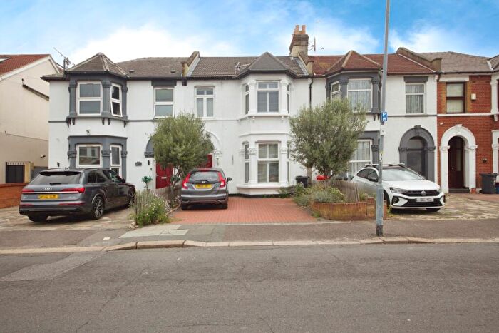 3 Bedroom Terraced House For Sale In Sunnyside Road, Ilford, Essex, IG1