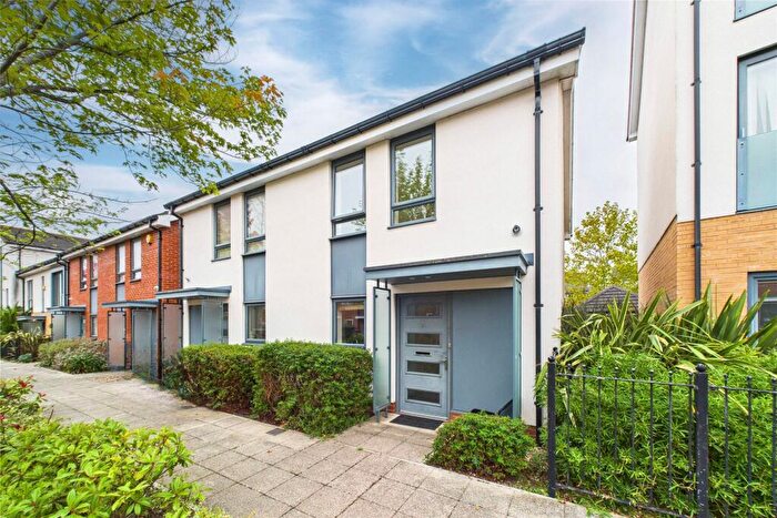 2 Bedroom Semi Detached House For Sale In Puffin Way, Reading, Berkshire, RG2