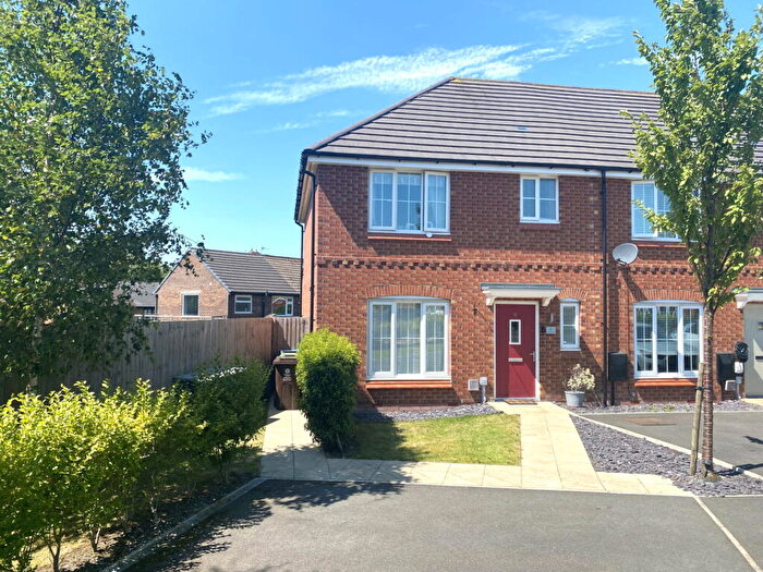 3 Bedroom Semi-Detached House For Sale In Park Close, Royton, OL2