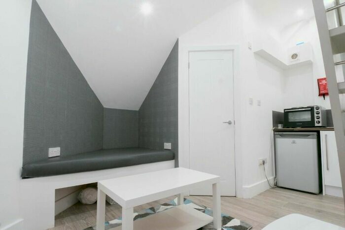1 Bedroom Flat To Rent In South Street, Reading, RG1