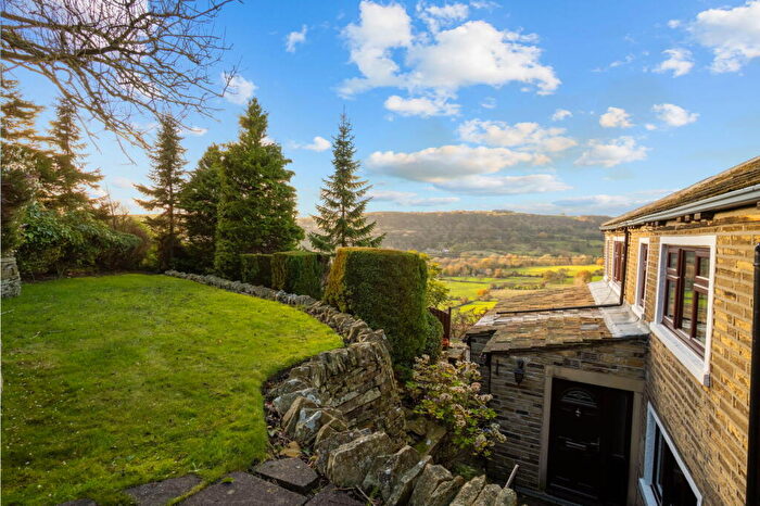 5 Bedroom Detached House For Sale In Brow Lane, Shibden, HX3