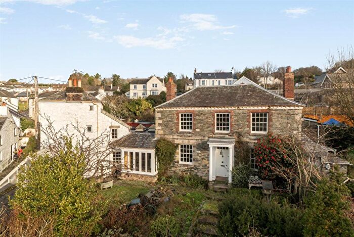 3 Bedroom Link Detached House For Sale In Back Road, Calstock, PL18