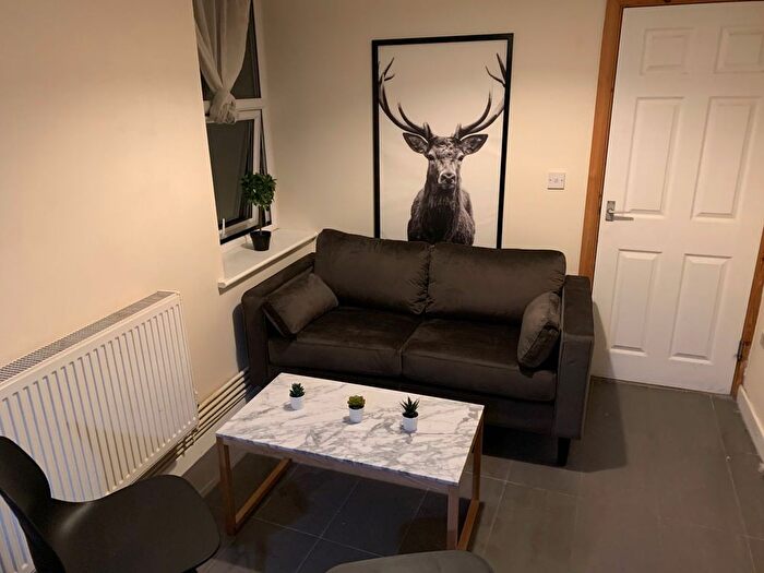 4 Bedroom Flat To Rent In Calvert Terrace, Swansea, SA1