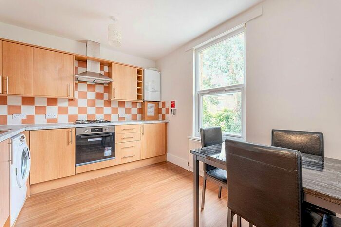 4 Bedroom Flat To Rent In Birkbeck Avenue, Acton, London, W3