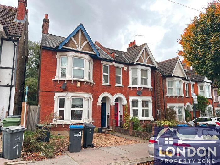 3 Bedroom Semi-Detached House To Rent In Chisholm Road, Croydon, CR0