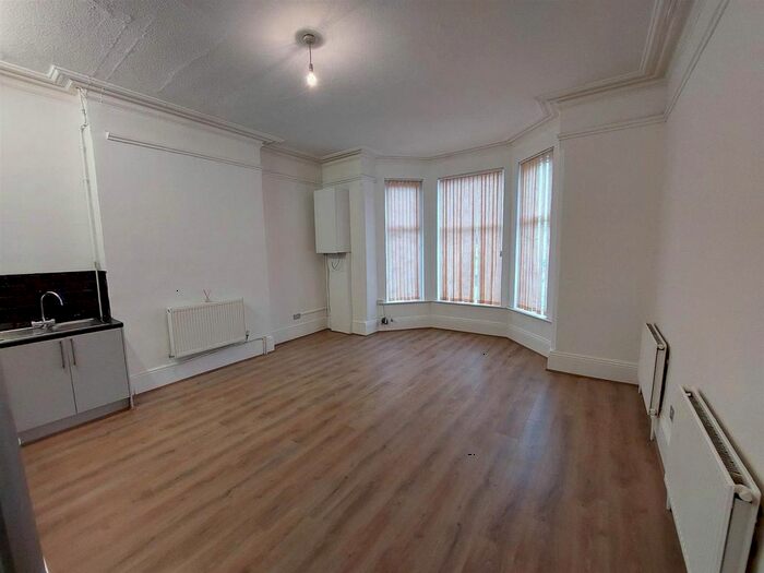 1 Bedroom Flat To Rent In City Road, Edgbaston, Birmingham, B16