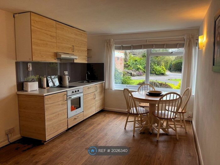 2 Bedroom Flat To Rent In Warren Road, Guildford, GU1