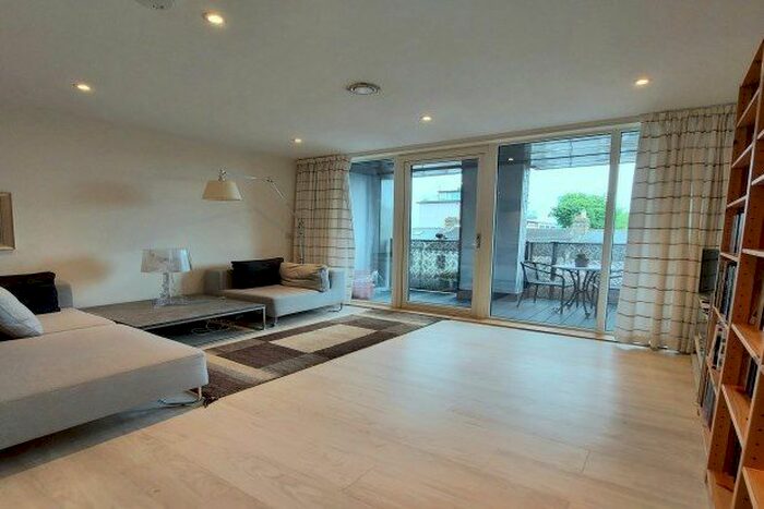 2 Bedroom Flat To Rent In Cleveland Park Avenue, London, E17