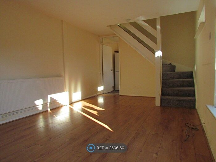 2 Bedroom Terraced House To Rent In Lester Mews, Luton, LU2