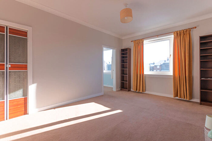 3 Bedroom Villa To Rent In L Boswall Parkway, Edinburgh, EH5