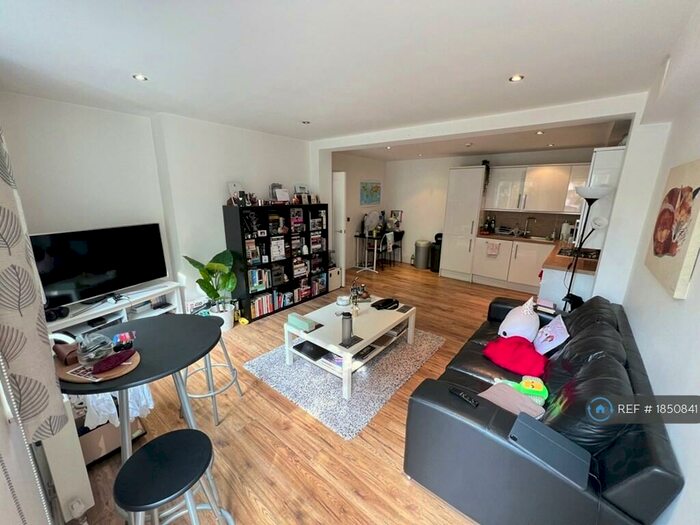 1 Bedroom Flat To Rent In Bush Road, London, SE8