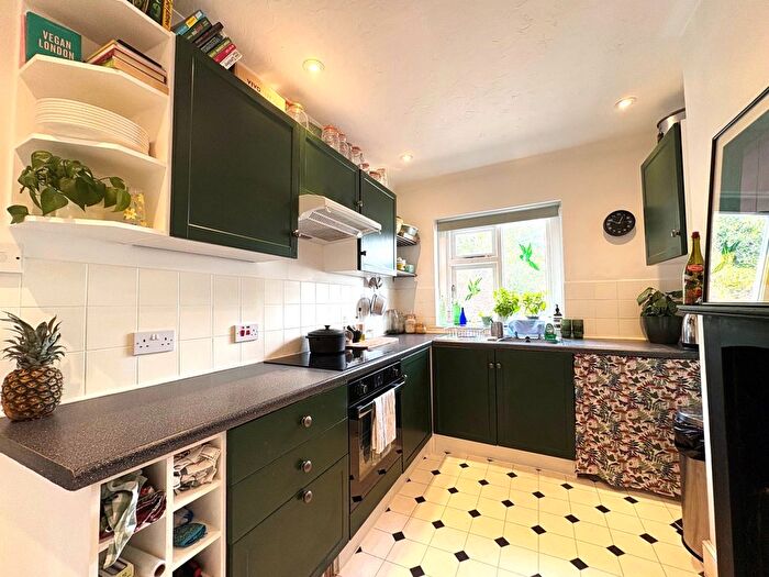 1 Bedroom Flat To Rent In High Street, Hampton Hill, Hampton, TW12