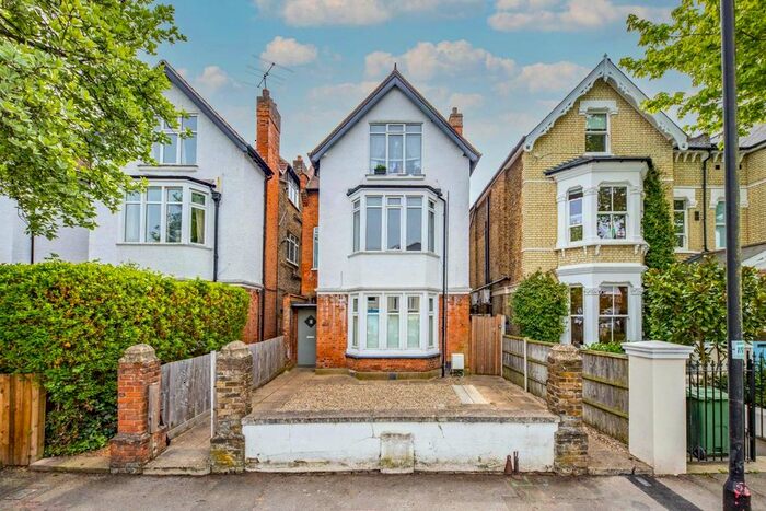 2 Bedroom Flat To Rent In Lewin Road, London, SW16