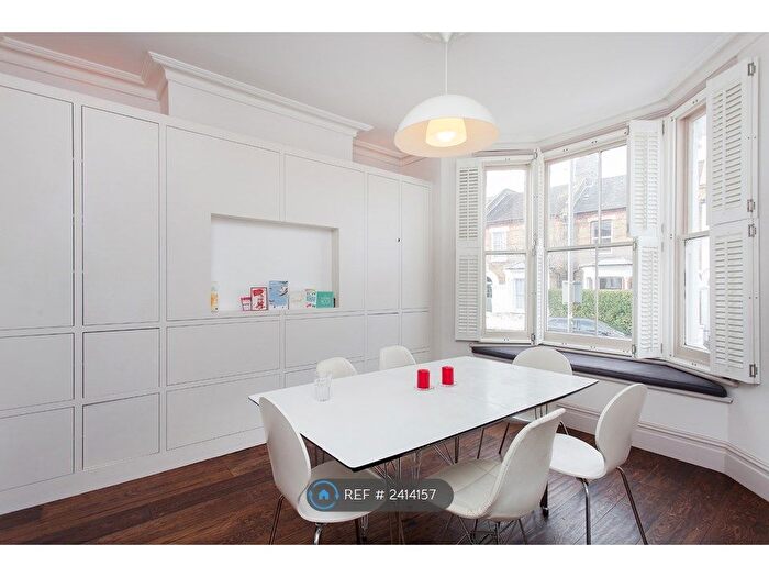 3 Bedroom Maisonette To Rent In Taybridge Road, London, SW11