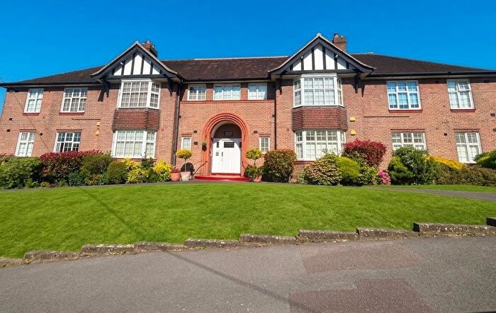 1 Bedroom Apartment For Sale In Hammers Lane, London, NW7
