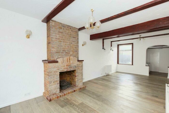 2 Bedroom House To Rent In Sparsholt Road, IG11