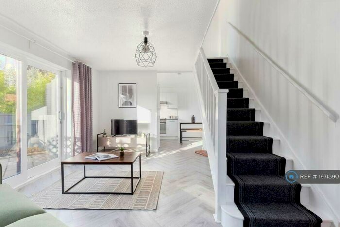 2 Bedroom Terraced House To Rent In Howland Way, London, SE16