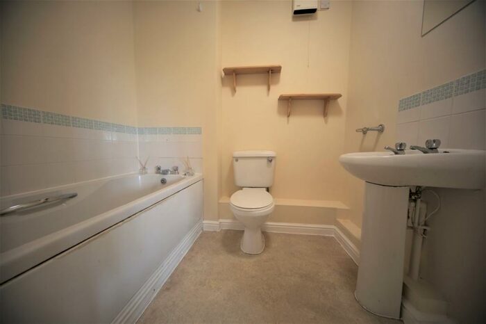 2 Bedroom Apartment To Rent In Scholars Walk, Langley, Slough, SL3