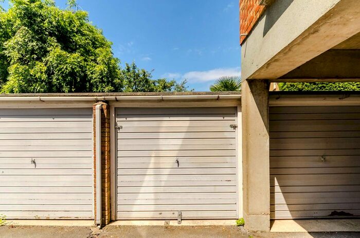 Parking/garage To Rent In Gipsy Lane, West Putney, London, SW15