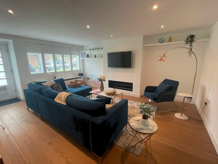 2 Bedroom Flat To Rent In St. Peter's Court, Hendon, London, NW4