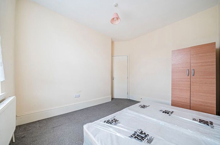 2 Bedroom Flat For Sale In Dames Road, London, E7