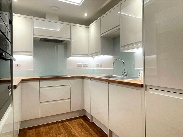 2 Bedroom Flat To Rent In Greenview Drive, Raynes Park, London, SW20