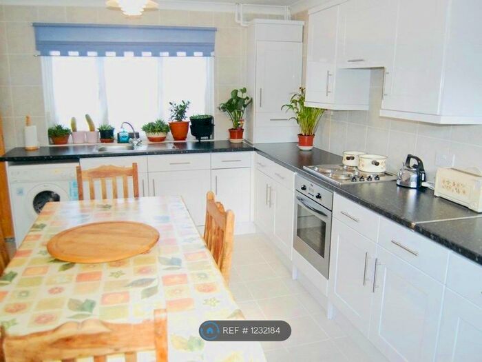 3 Bedroom Semi-Detached House To Rent In Tern Way, Brentwood CM14