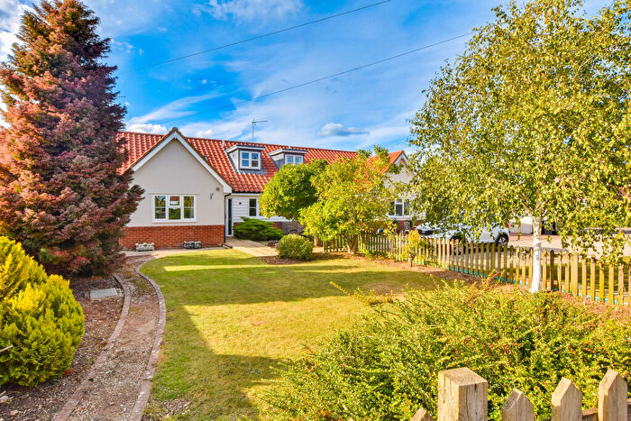 4 Bedroom Semi-Detached Bungalow For Sale In Watch House Green, Felsted, CM6