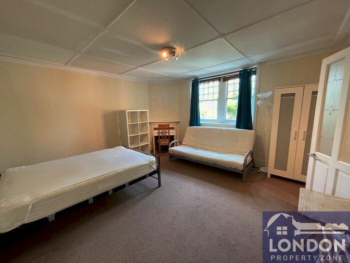 Studio To Rent In Blenheim Road, Chiswick, London, W4