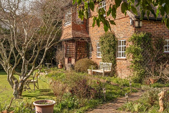 4 Bedroom Detached House For Sale In Dodsley Grove, Easebourne, GU29