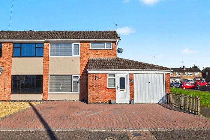 3 Bedroom Semi Detached House For Sale In Falkirk Close, Stamford, PE9