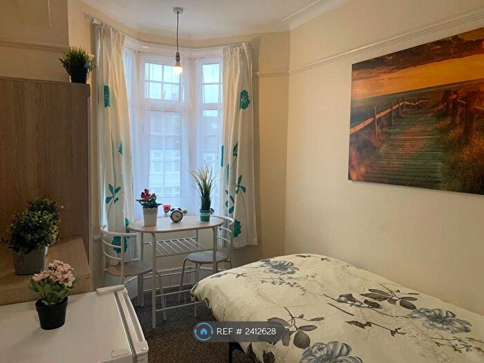 1 Bedroom Property To Rent In Grenoble Gardens, London, N13