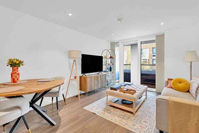1 Bedroom Flat To Rent In Spectrum Way, London, SW18