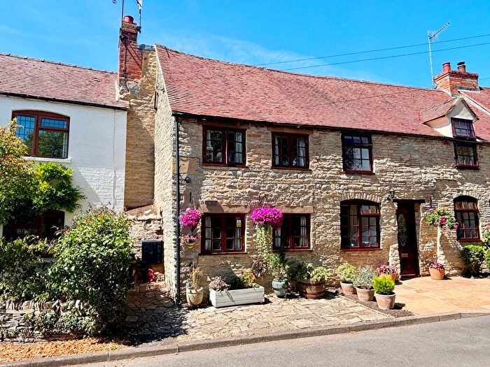 2 Bedroom Cottage For Sale In West End, Cleeve Prior, WR11
