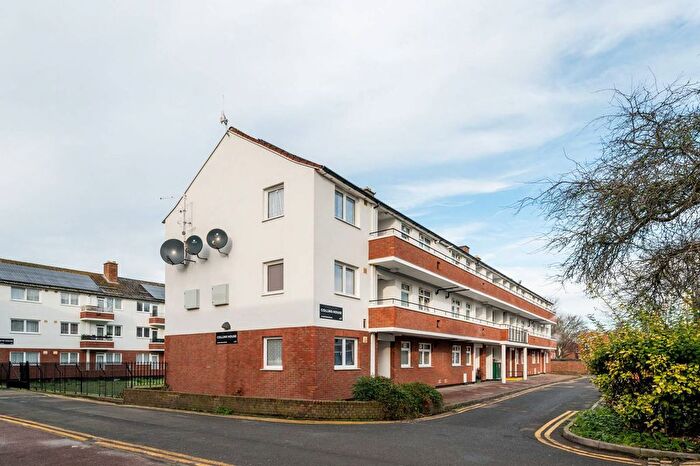 2 Bedroom Flat To Rent In Armitage Road, Greenwich, London, SE10