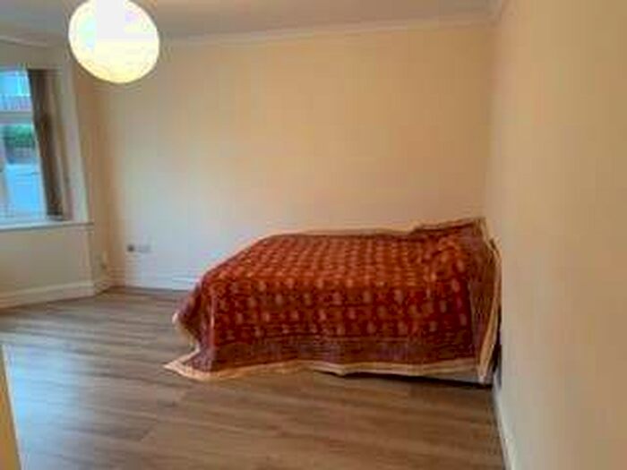 3 Bedroom Flat To Rent In Ripstone Gardens - Highfeild - Southampton, SO17