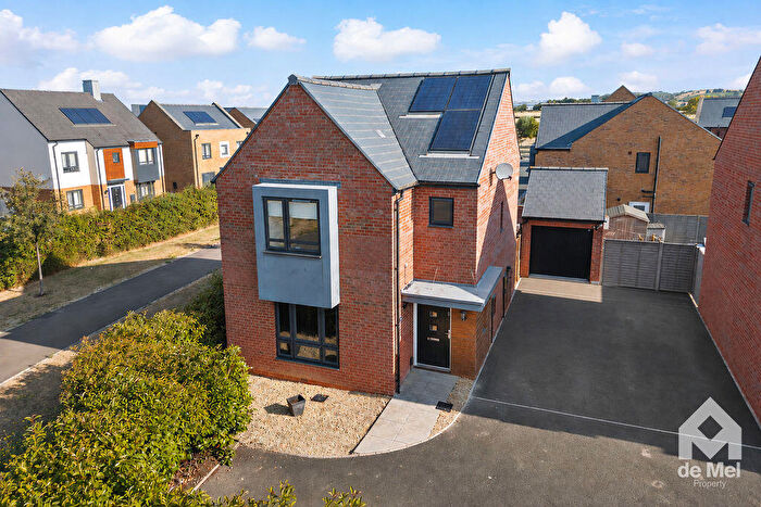 3 Bedroom Detached House For Sale In Sapphire Road, Bishops Cleeve, GL52