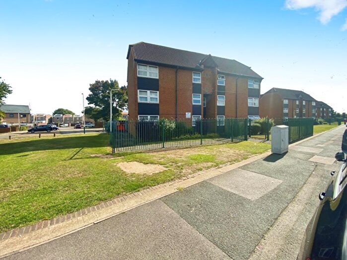 1 Bedroom Flat To Rent In Straight Road, Romford, RM3