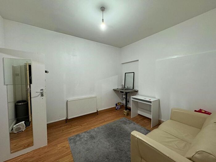 Studio To Rent In Cunningham Park, Harrow, HA1
